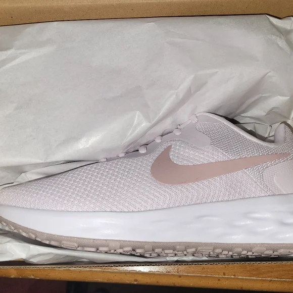 Brand New Women's Size 8.5 Sneakers - Picture 5 of 11